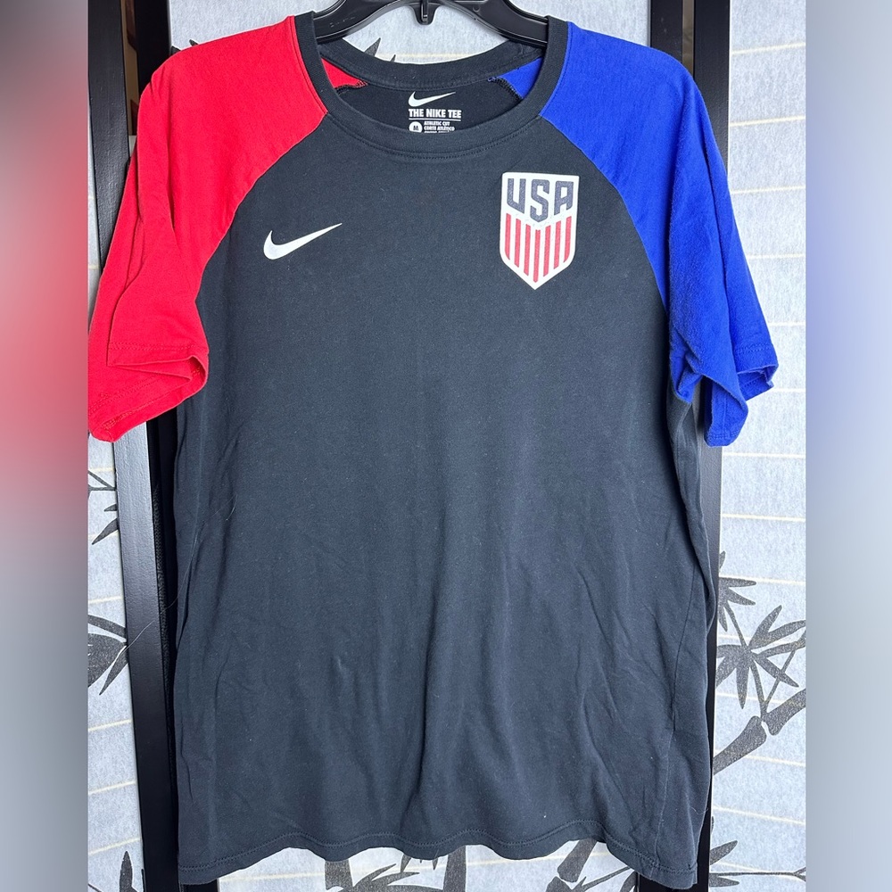 Athletic Cut Nike Soccer Tee in Black Red Blue USA Emblem White Swoosh Size Med